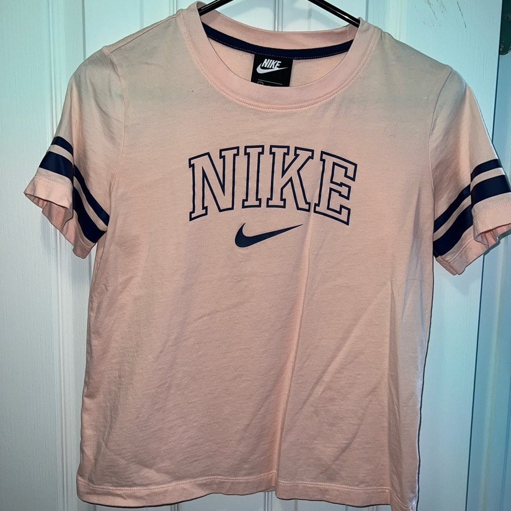 Cute Nike fitted tee.